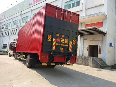 廂式貨車帶尾板，貨物運輸?shù)男逻x擇